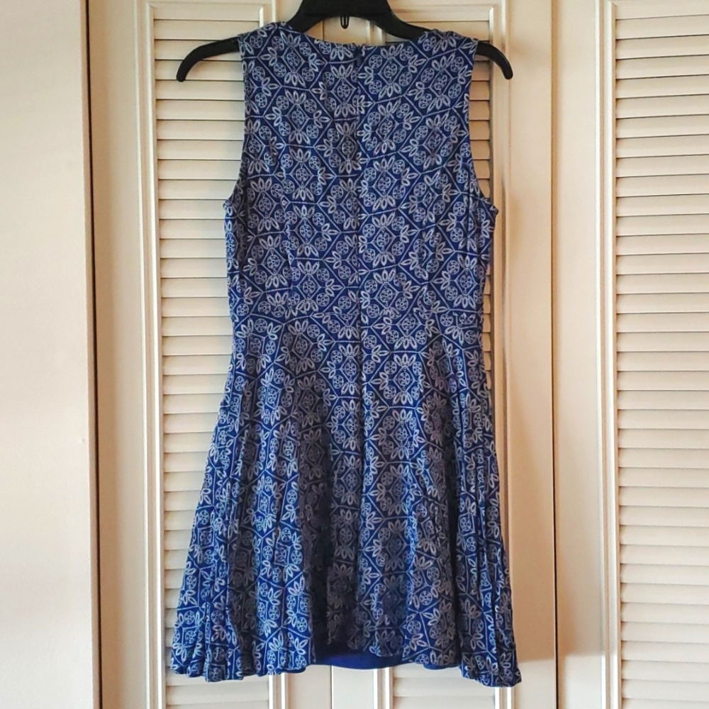 Patterned Dress - Picture 2 of 3